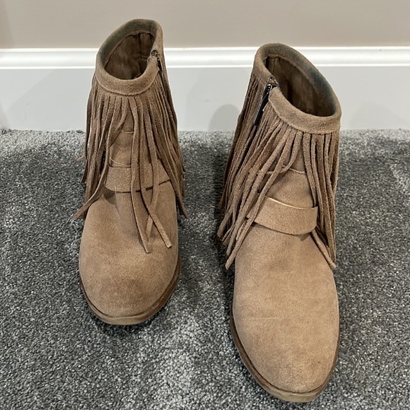 BCBG Generation Short Fringe Boot - Picture 6 of 7